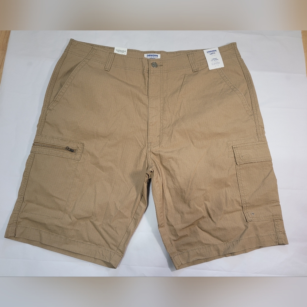 Denizen Cargo Shorts size 40 color khaki.
